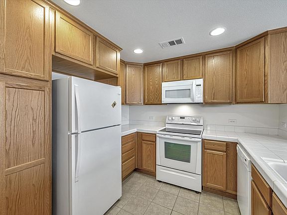 2nd image of 809 Auzerais Ave Unit 238