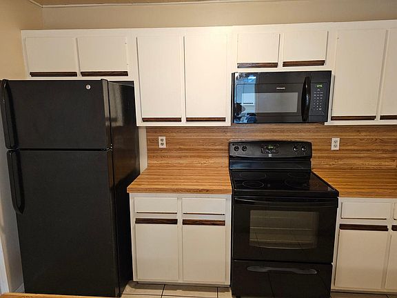 3rd image of 2932 Tangerine Ct
