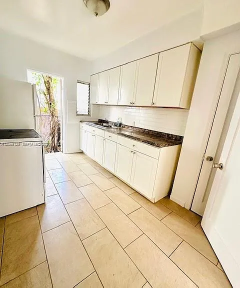 821 W 39th St #2 — Photo 3