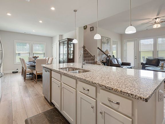 2nd image of 6265 Arlington Cir