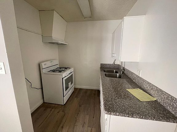 4th image of 1909 E Wilshire Ave APT 4