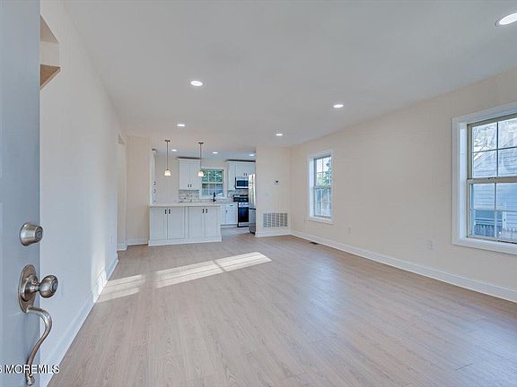 5th image of 17 Washington Avenue