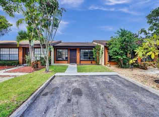 2360 Peach Ct, Pembroke Pines, FL 33026