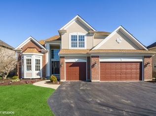 75 Glenbrook Cir, Gilberts, IL 60136