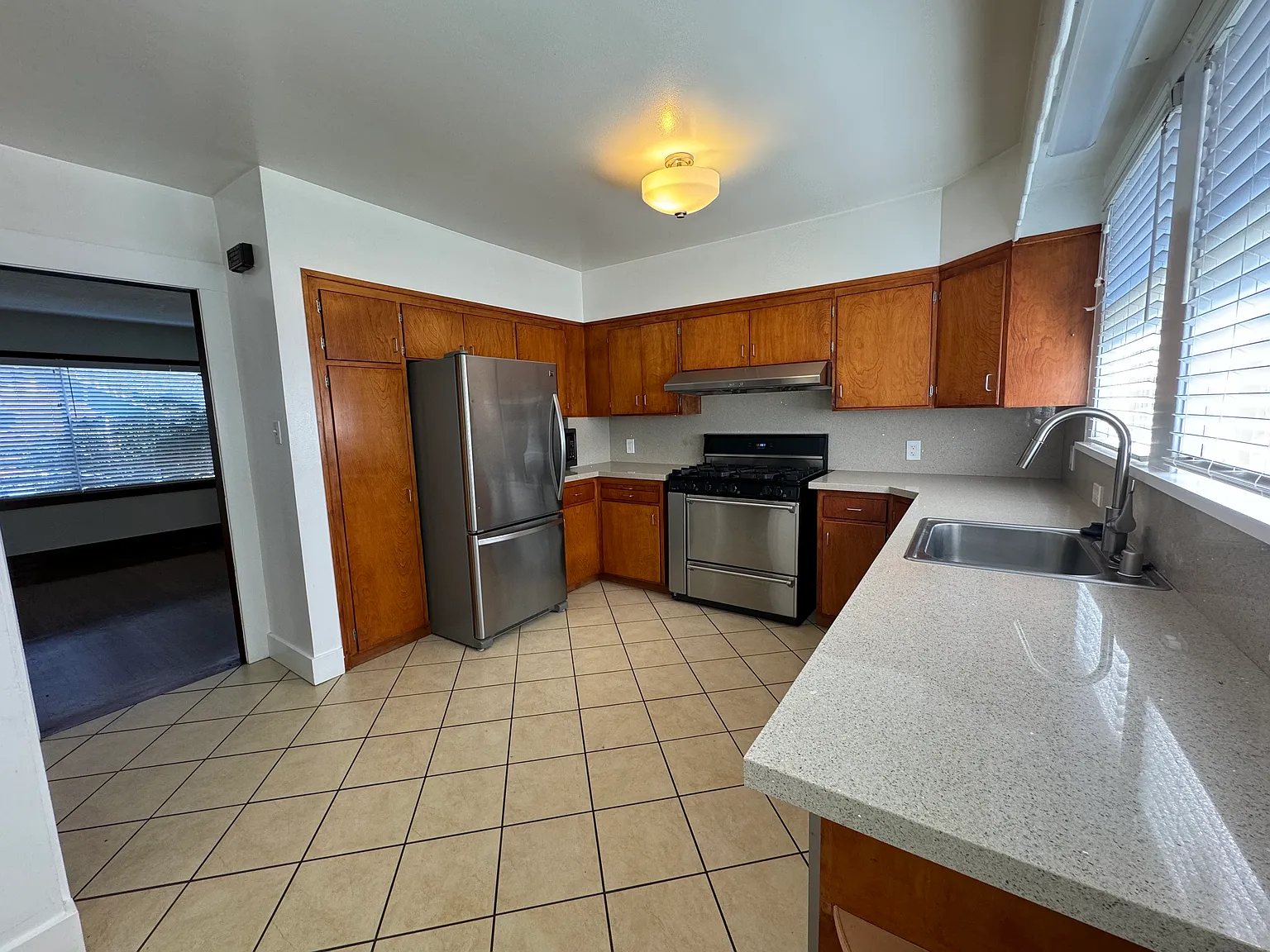 3 bed, $4,300 — Photo 4