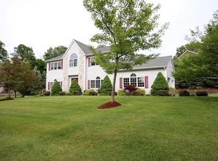 9 Chimney Ridge Dr, Harriman, NY 10926