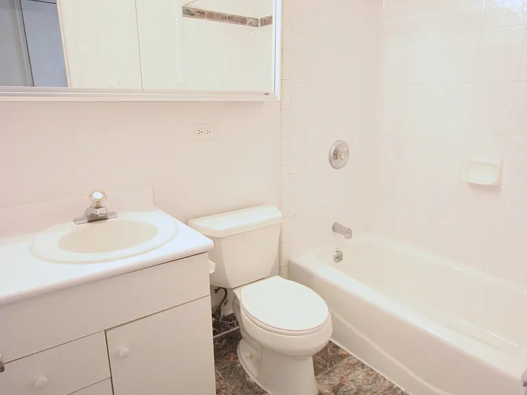 443 W 50th St #4E — Photo 8