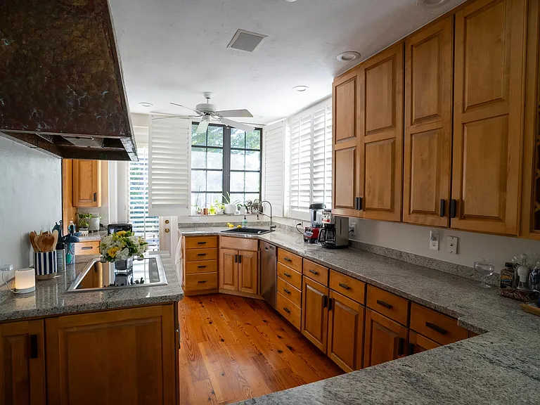 376 Leatherfern Ln — Photo 21