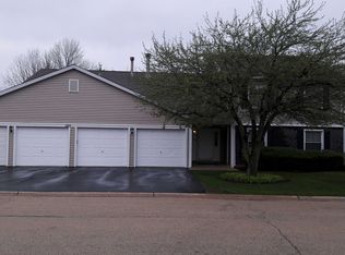 320 Newport Ln APT B1, Bartlett, IL 60103