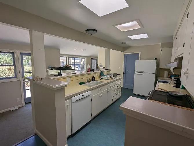 3 bed, 1954 sqft, $3,580 — Photo 4