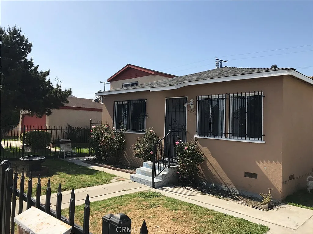 2 bed, 834 sqft, $2,300 — Photo 1