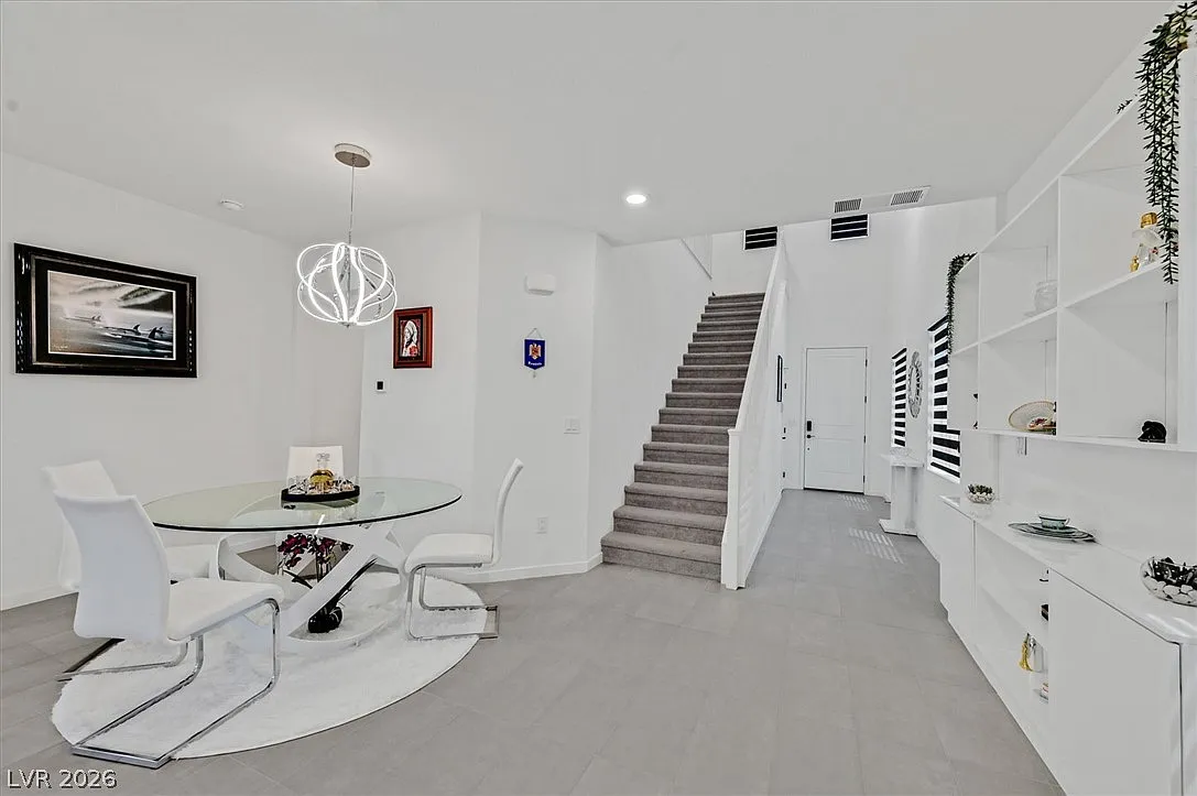 4 bed, 3.0 bath, 2443 sqft, $3,200 — Photo 3