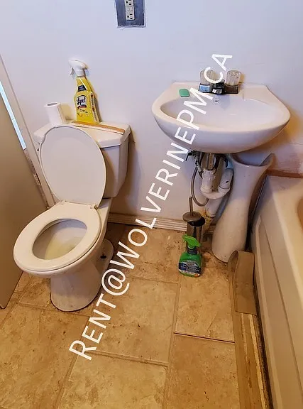 1792 Victoria St #2 — Photo 5