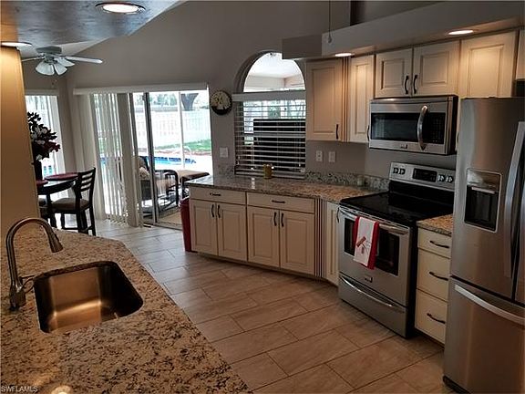 4th image of 11471 Persimmon Ct