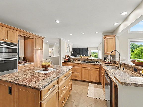 3rd image of 4272 Ridgemoor Dr