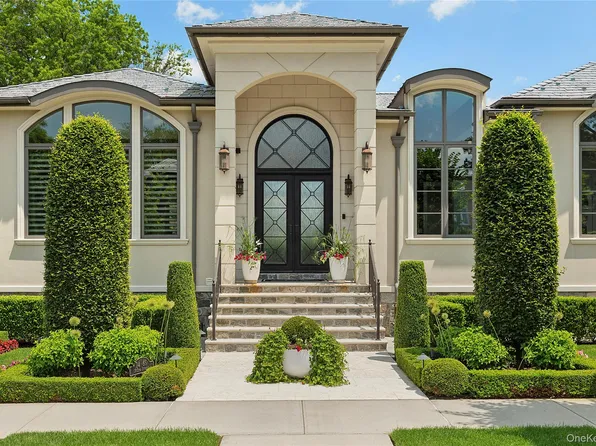 (undisclosed Address), Whitestone, NY 11357