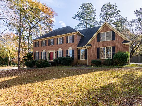 2nd image of 4135 Knollcrest Cir N