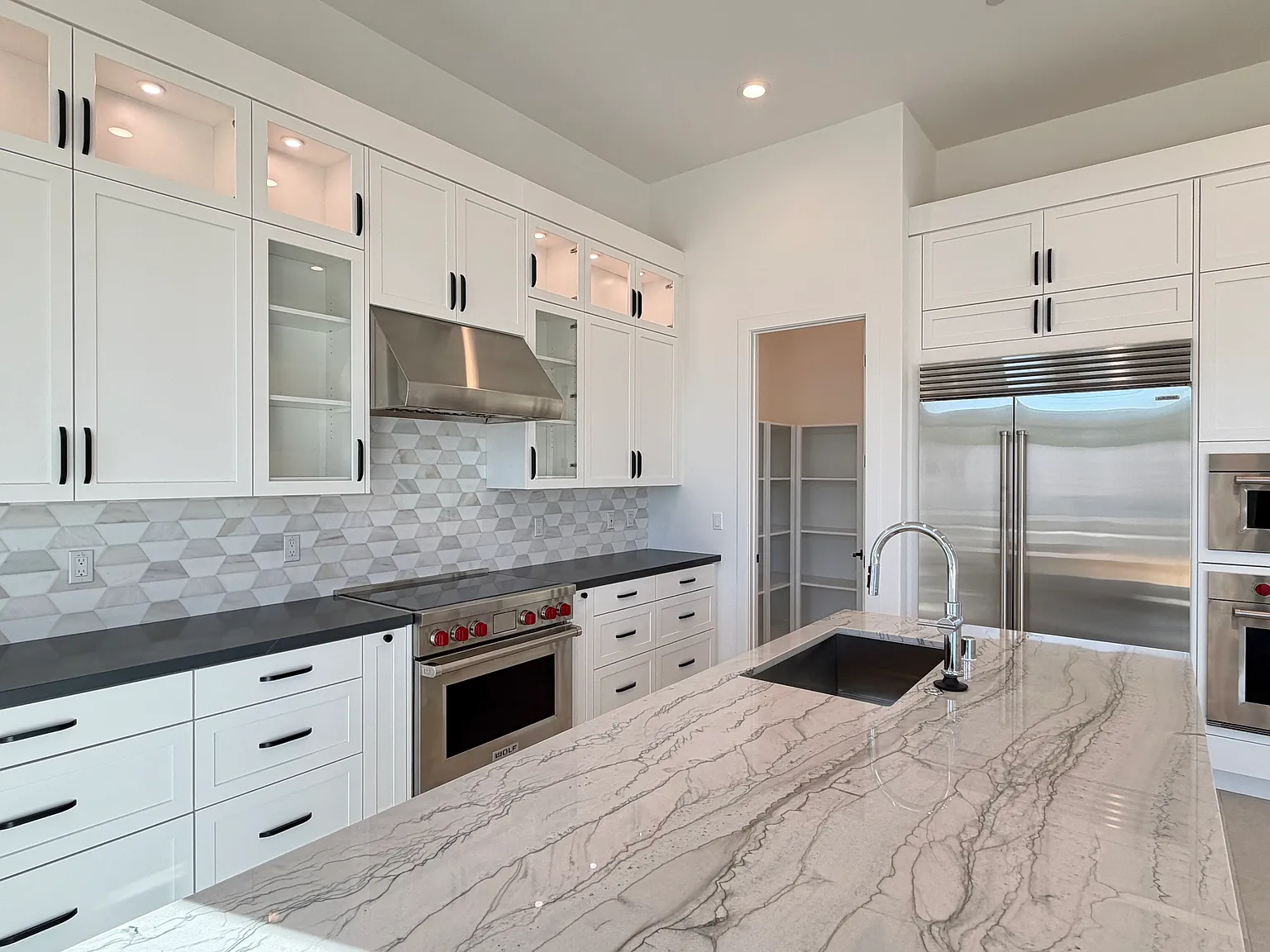 3 bed, 3.5 bath, 1899 sqft, $9,600 — Photo 3