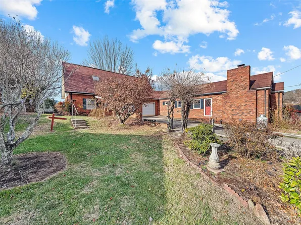 145 Elizabeth St, Canton, NC 28716