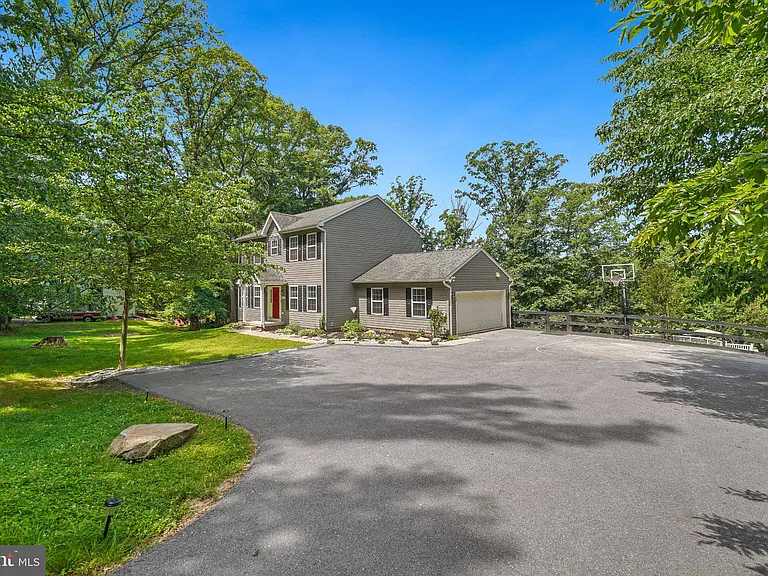 6348 Quinn Rd — Photo 2