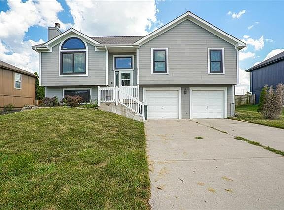 3rd image of 2527 N 109th Ter