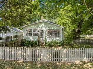 1011 Pealer St, Three Rivers, MI 49093