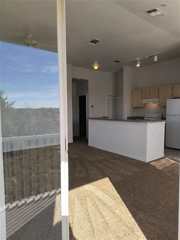 1 bed, 1.0 bath, 747 sqft, $1,295 — Photo 4