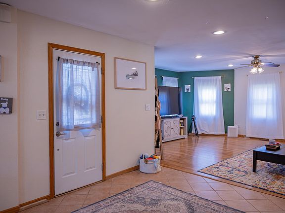 5th image of 606 Bluff St