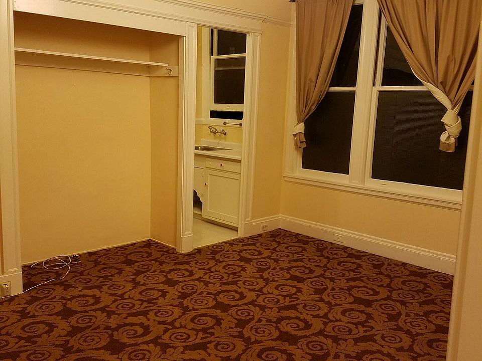 Living/Sleeping Area