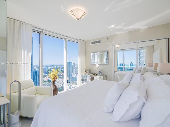 3rd image of 475 Brickell Ave APT 4713