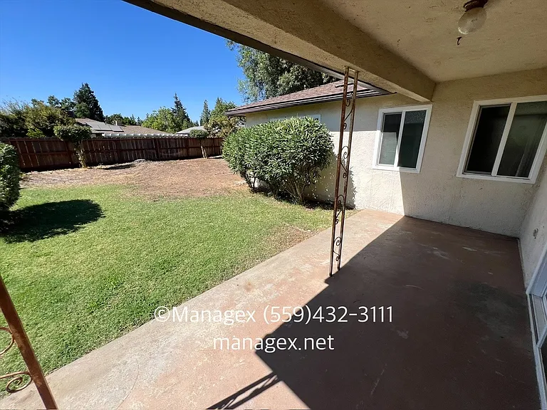 1272 W Dyer Ave — Photo 13