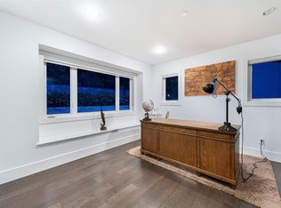4061 Saint Pauls Ave, North Vancouver, BC