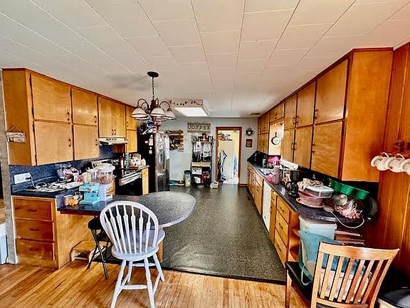 4th image of 123 E 3rd Street