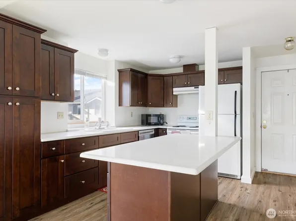 537 NE Ellis Way #A202, Oak Harbor, WA 98277