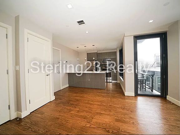 5th image of 2718 Hoyt Ave S APT 3B
