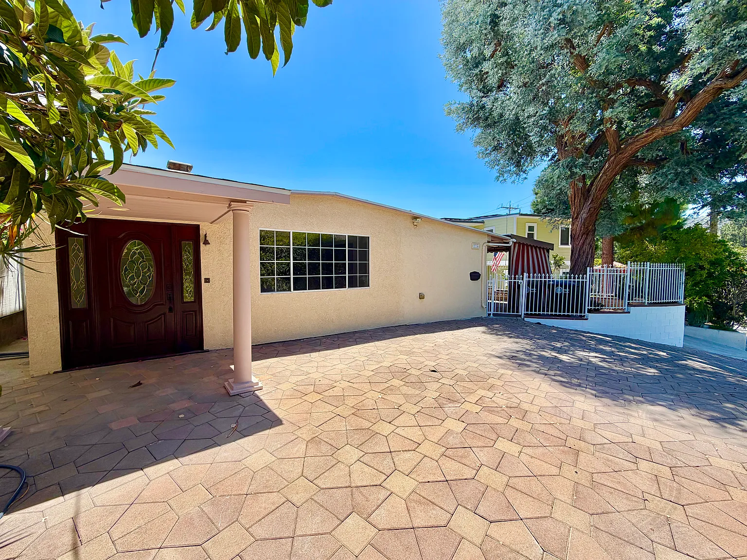 3 bed, 1900 sqft, $4,500 — Photo 1