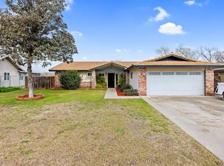 1098 Raymond Rd, Hanford, CA 93230