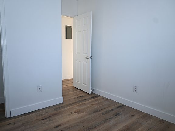 5th image of 305 Lorne Ave #1A