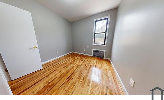 2nd image of 122 Targee St #2