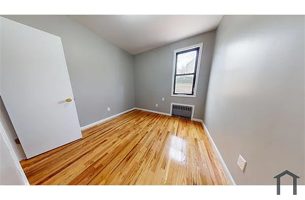 Building Photo - 122 Targee St #2