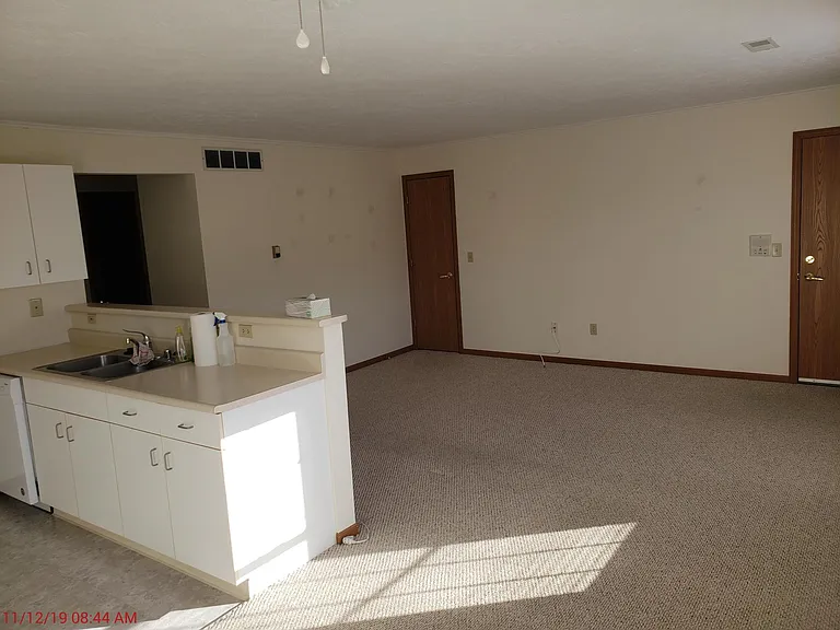 625 N Jackson St — Photo 6