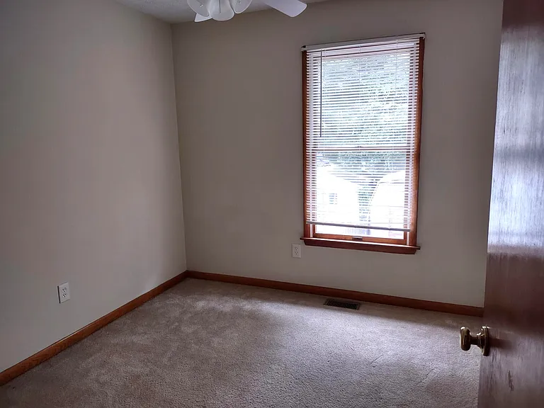 2208 Melrose Ln — Photo 20