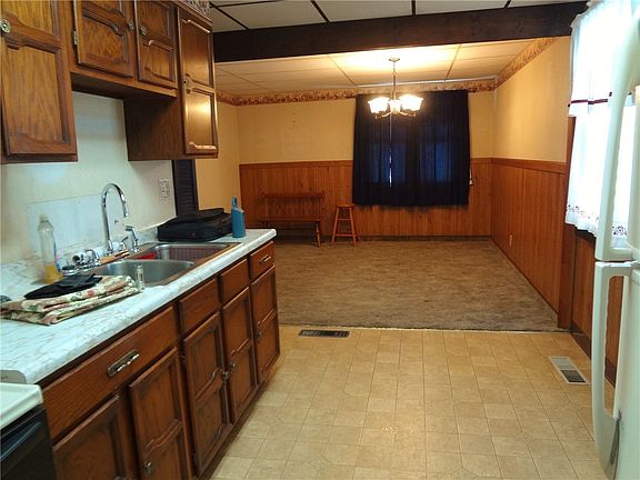 3rd image of 111 Meade Dr