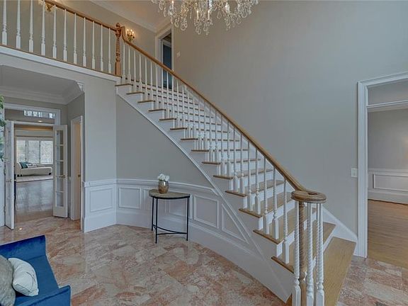 4th image of 2047 Riverwood Dr