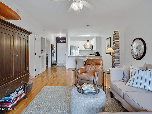 5th image of 612 W Brown Street #A