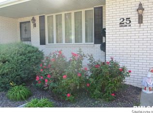 25 Briarwyck Dr, Jacksonville, IL 62650