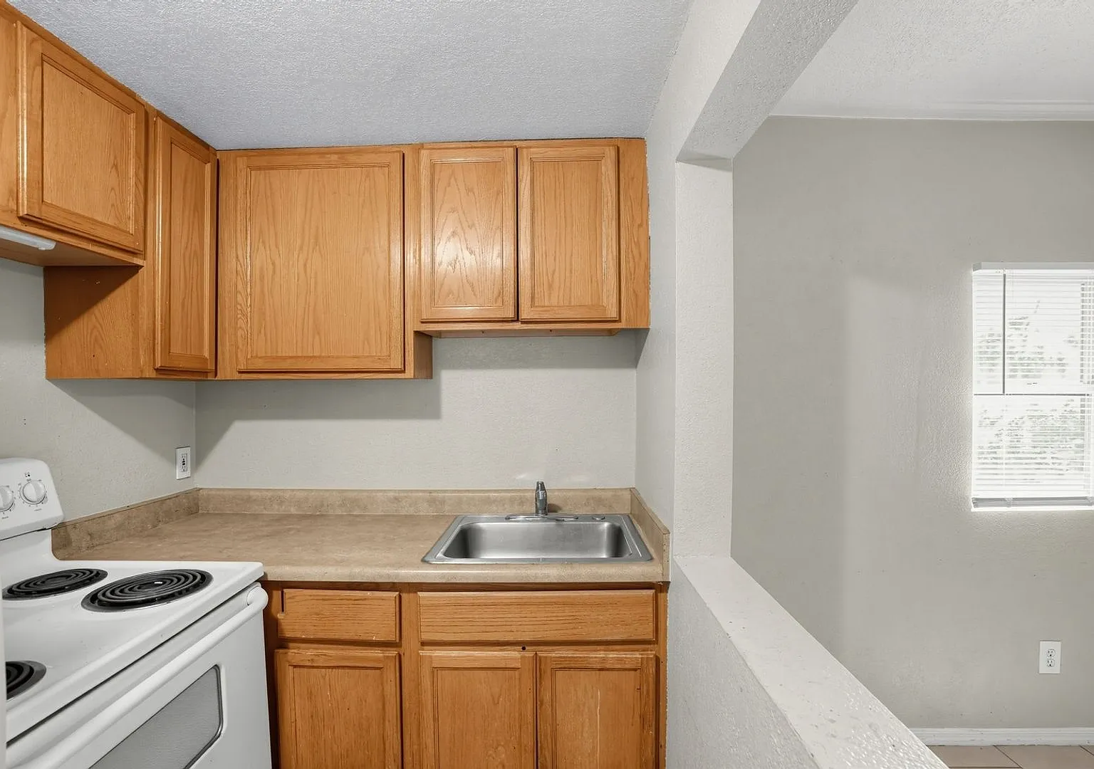 **Downtown Phoenix Apartment Gated Entry & Prime Location** — Photo 4