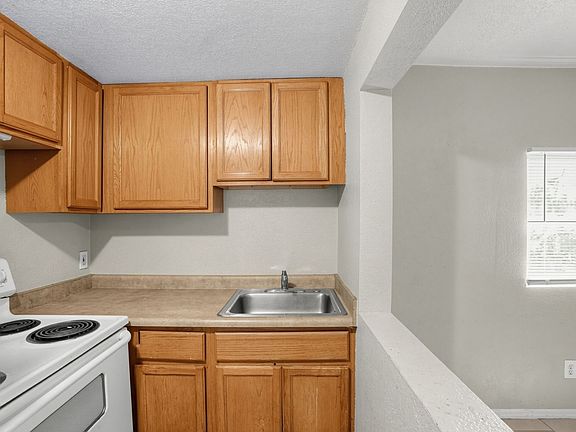 4th image of 1524 W Monroe St APT B