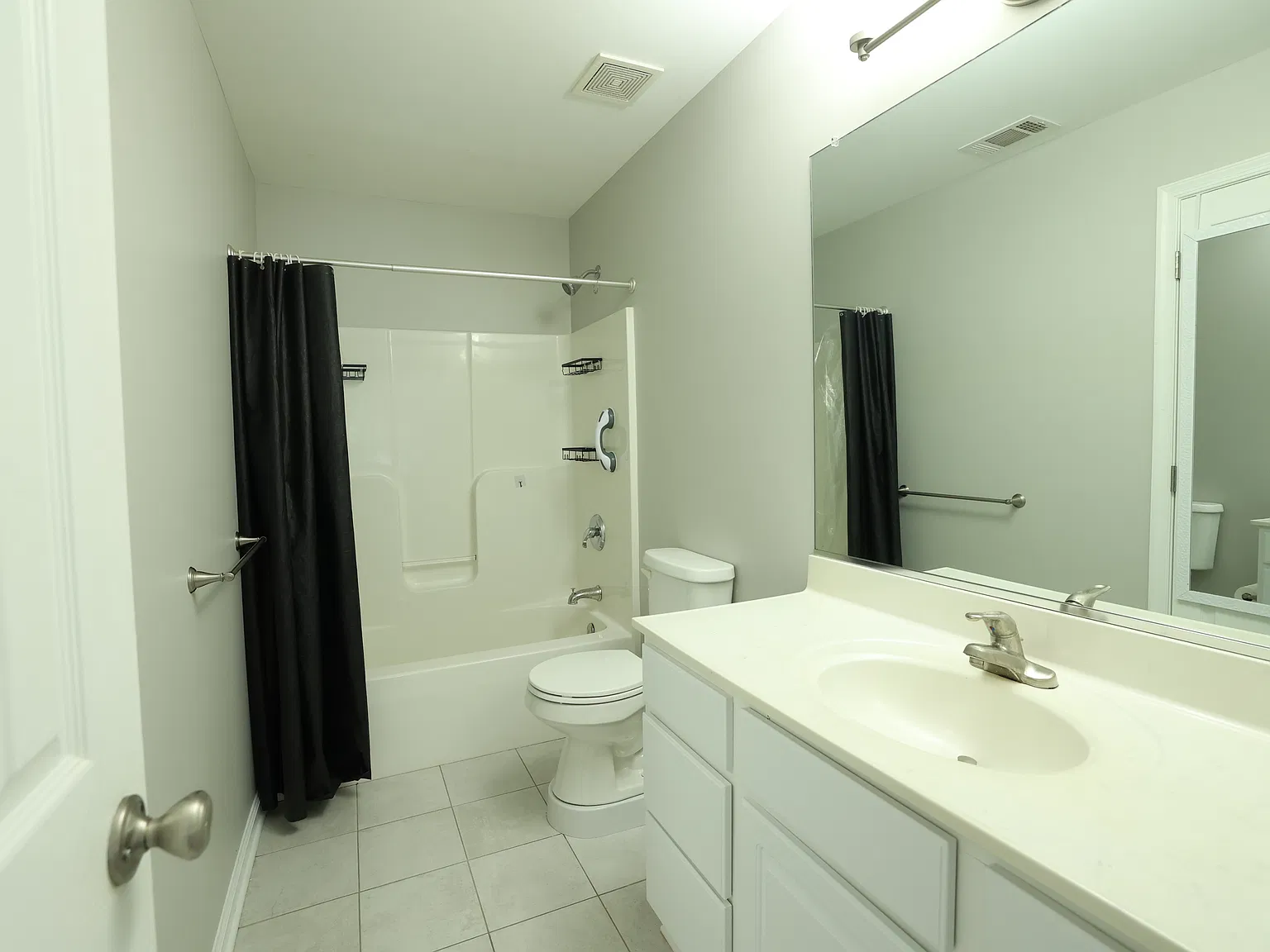 4 bed, 2896 sqft, $4,000 — Photo 4