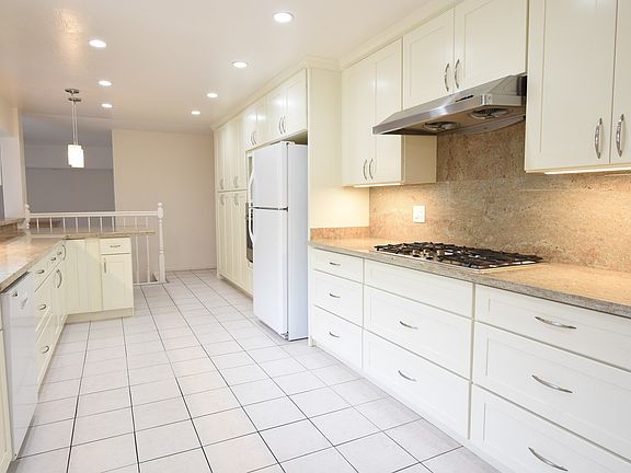 3rd image of 1529 Pine Grove Way
